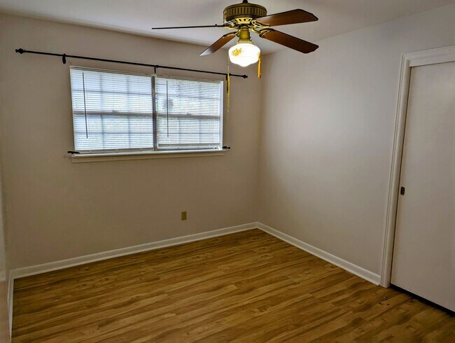 Building Photo - Charming 4/2 near River Ranch