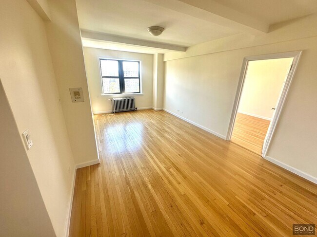 Building Photo - 850 Amsterdam Ave