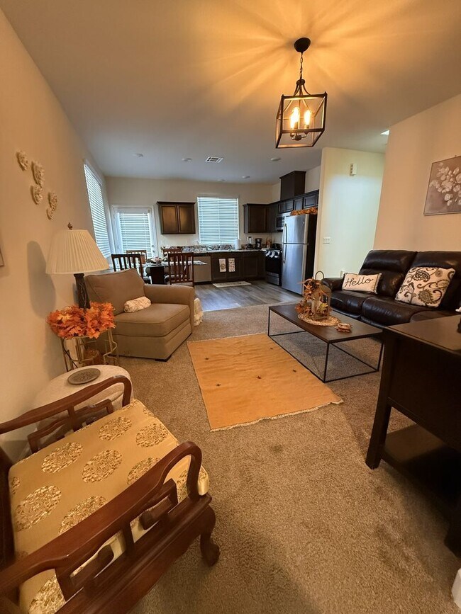 Building Photo - Beautifully appointed nearly new home