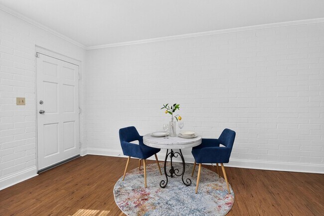 Building Photo - Charming One Bedroom Apartment In The Heart of Plaza Midwood!