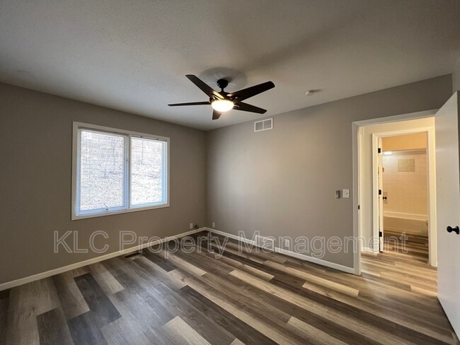 Building Photo - 3805 Maquoketa Dr