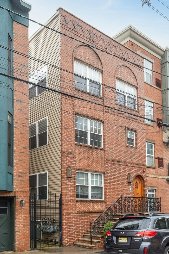 Building Photo - 439 2nd St