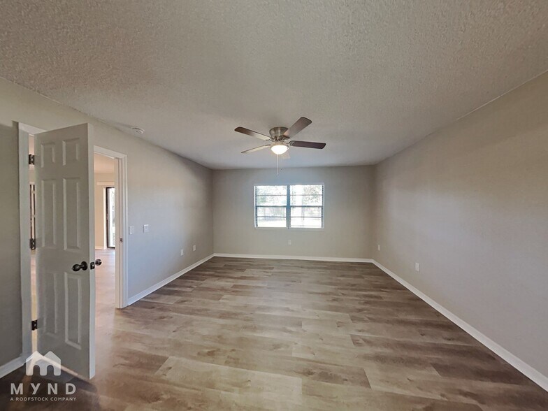 Building Photo - 10327 Lansfield St