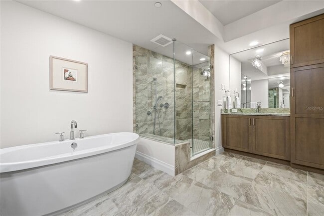 Building Photo - 795 Collany Rd