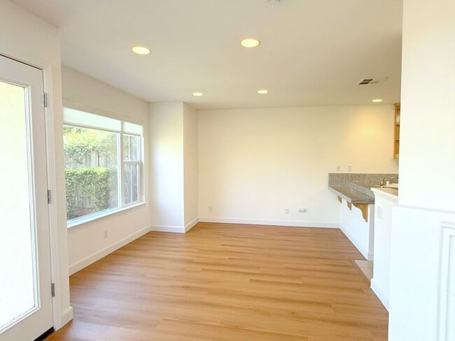 Building Photo - BEAUTIFUL BRIDGES END TOWNHSE, NEAR PARKS, GOLF COURSE, COYOTE CREEK ELEMENTARY !