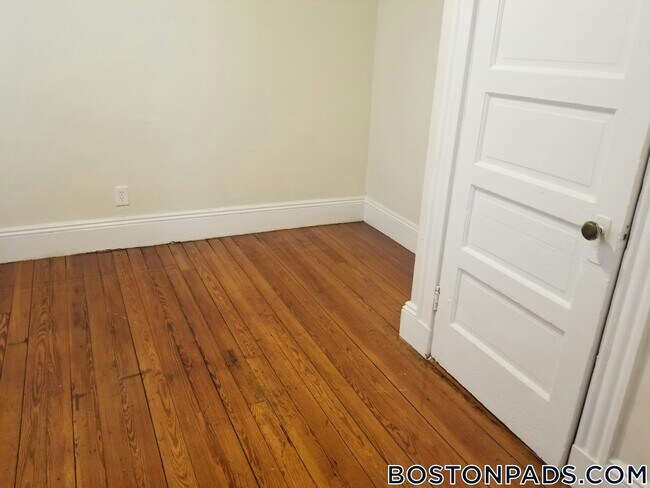 Building Photo - 9 Fulkerson St