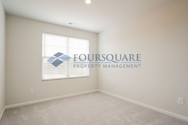 Building Photo - Townhome | 2nd Floor Back Deck | Washer/ D...