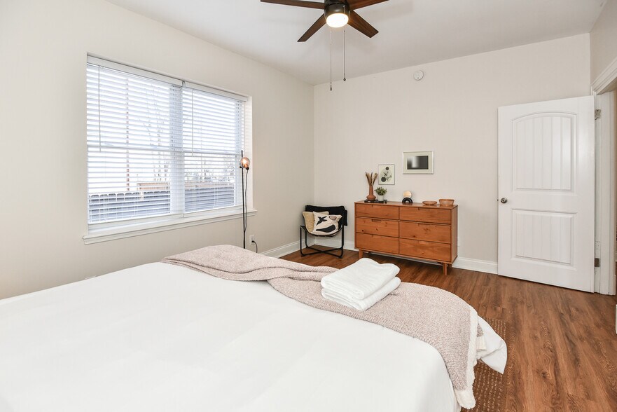 Building Photo - 2015 McNair Ave