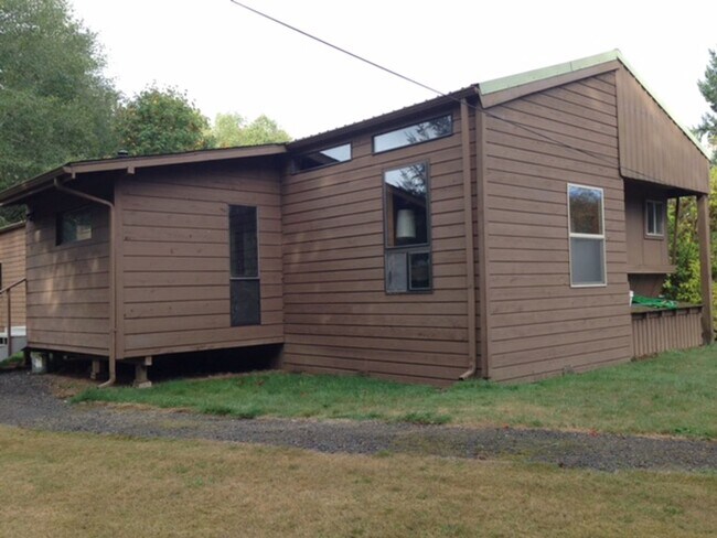 Building Photo - Riverfront property in Coast Range