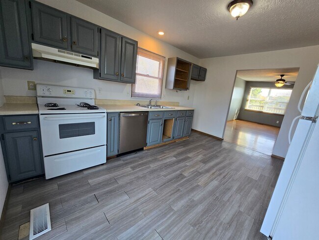 Building Photo - 1501 Northbrook Dr