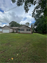 Building Photo - "3-Bedroom Home with Spacious Living in Si...