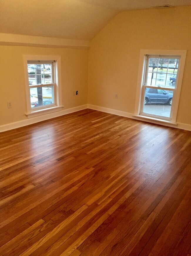 Building Photo - 6 Skillings Rd