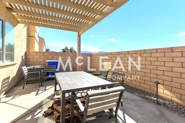 Building Photo - Gorgeous 2-Story 4-Bedroom Home with Loft ...