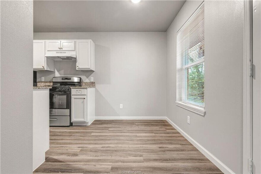 Building Photo - 2 Bed, 1 Bath Apartment in Bryan!