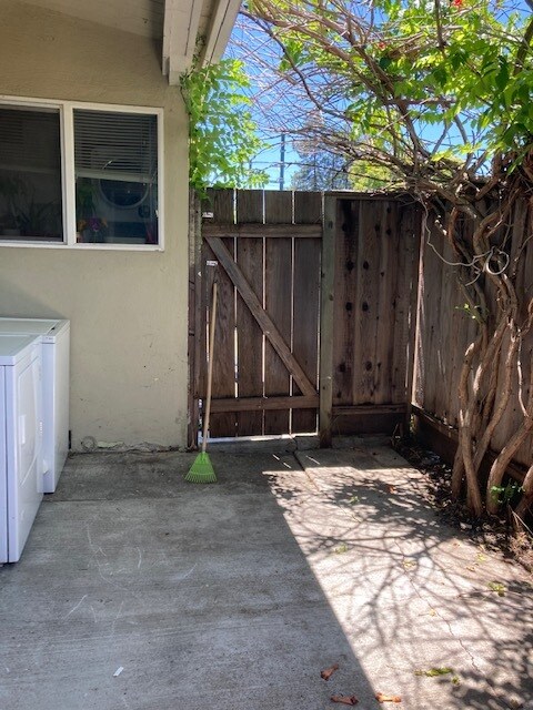 private back yard - 3213 Alma St