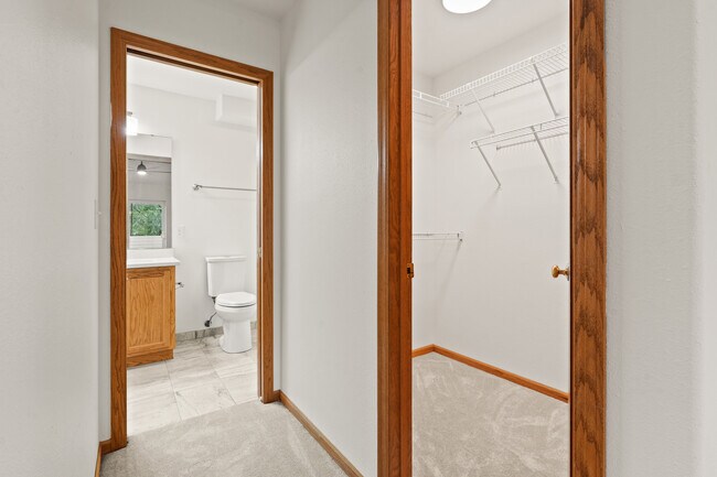 Building Photo - 13 Redtail Ct