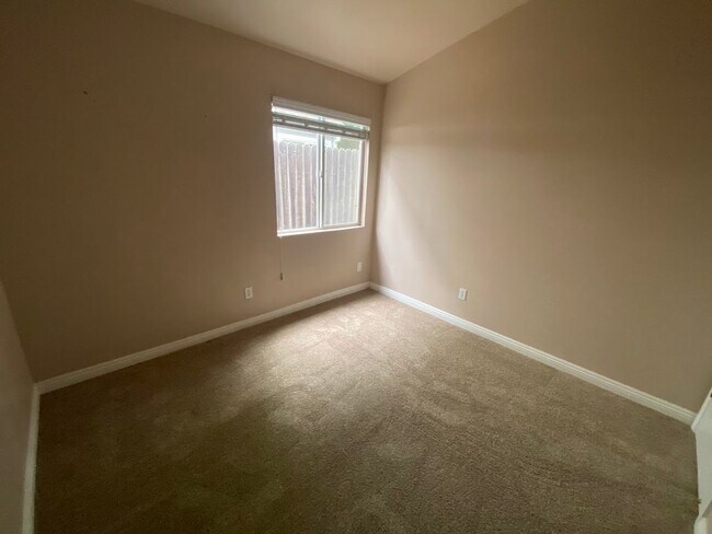 Building Photo - Charming Antelope Home