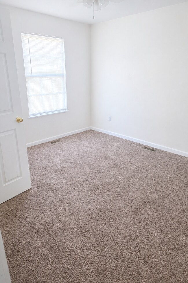 Building Photo - Spacious 2 Bed Downstairs Unit – W/D Hookups, Stove, Refrigerator, Water & Trash Included