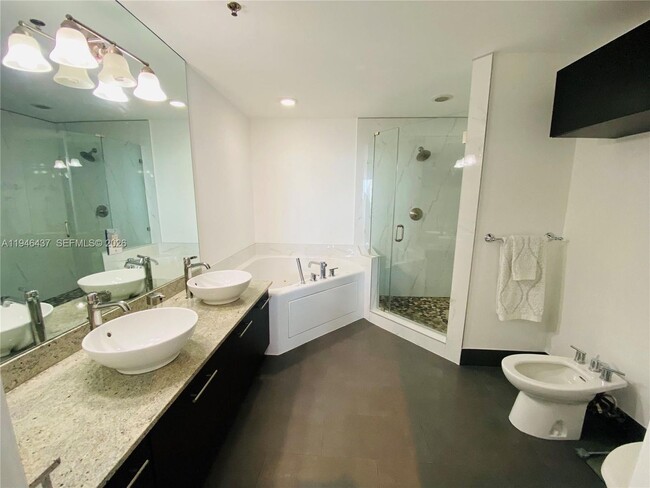 Building Photo - 3029 NE 188th St