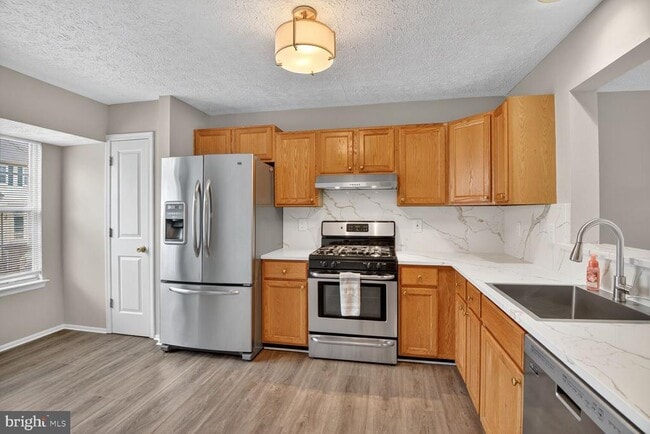 Building Photo - 1605 Woodview Ct