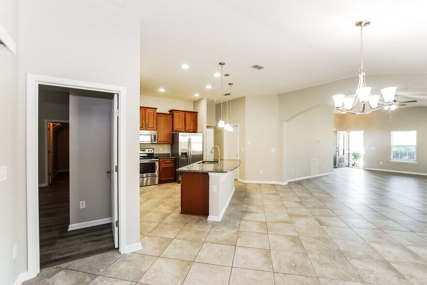Building Photo - 252 Colorado Springs Way