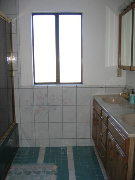 Building Photo - 409 Dellbrook Ave