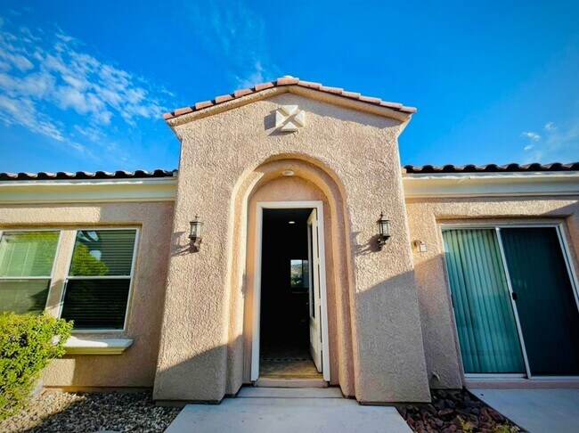 Building Photo - AMAZING SINGLE STORY HOME IN “AGE RESTRICT...