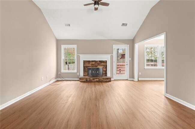 Building Photo - 16 Valleyside Dr