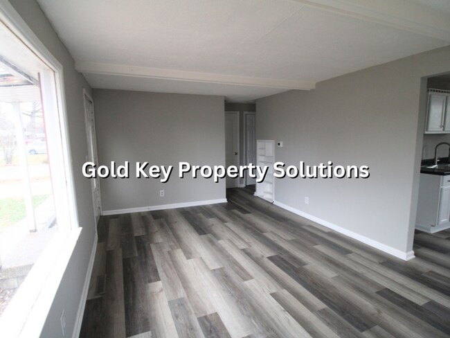 Building Photo - 2 BR 1 BA Eastside House with All New Flooring and Paint (SECTION 8 APPROVED)