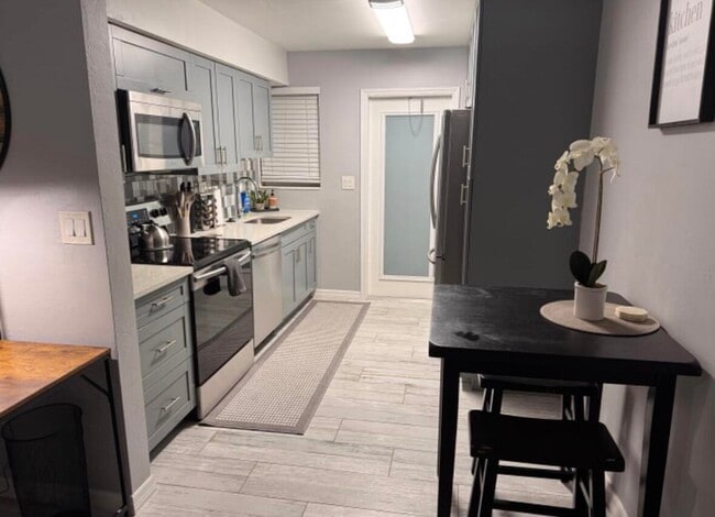 Building Photo - 136 Akron St