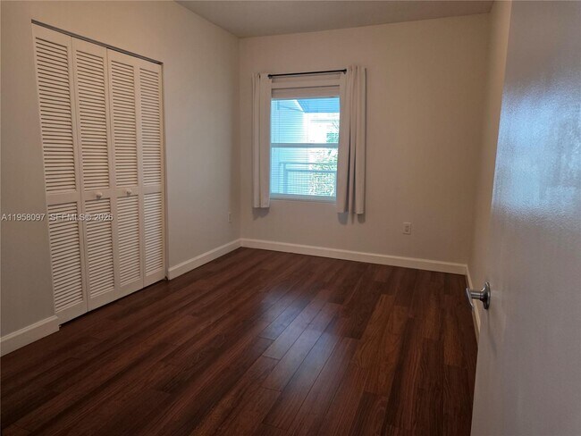 Building Photo - 471 NE 25th St