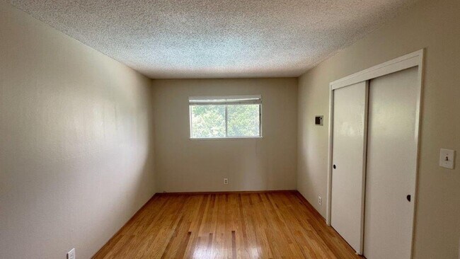 Building Photo - Nice 4 bedroom 2 bathroom home with sparkling pool. 1937 sq ft on Pleasant Hill Border