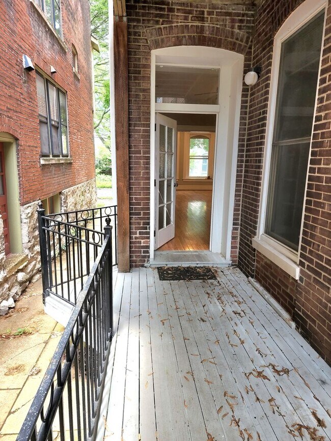 Building Photo - 2030 Rutger St