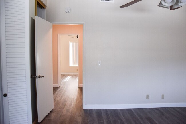 Building Photo - 630 W Palm Ave