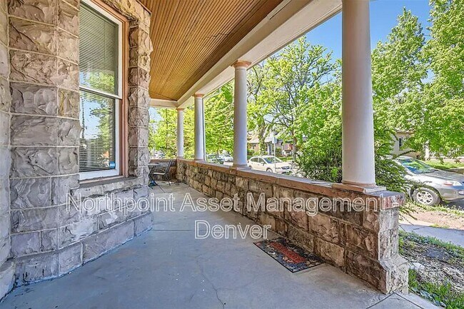 Building Photo - Newly Renovated Single Family Home | 1 BR/1BA | Fireplace!