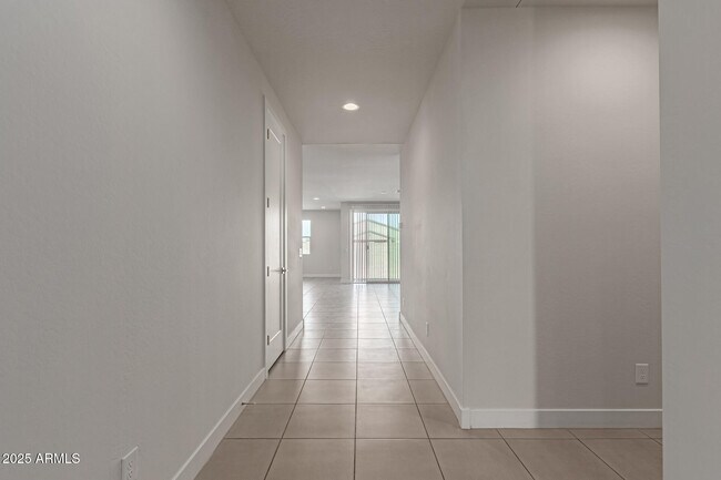 Building Photo - 6918 W Winston Dr