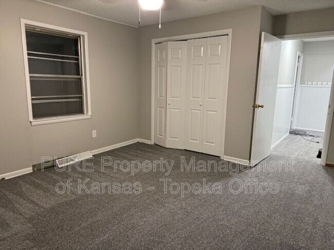 Building Photo - 2416 SW 25th Dr