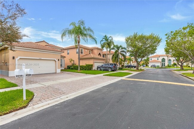 Building Photo - 4108 NE 22nd St