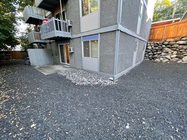 Building Photo - DESIRABLE MILLWOOD NEIGHBORHOOD ON TREE LI...