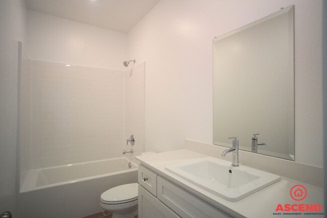 Building Photo - Beautiful New Home Off Gosford and McCutchen!
