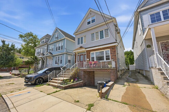 Building Photo - 164 W 31st St