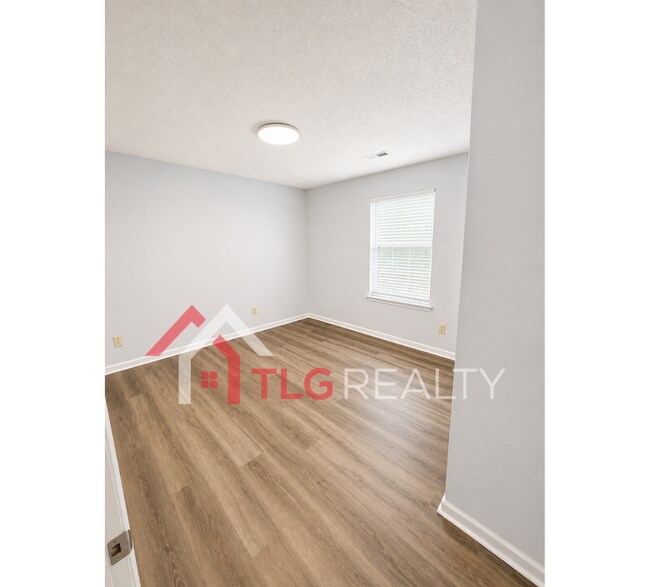 Building Photo - 3821 Rosedown Dr