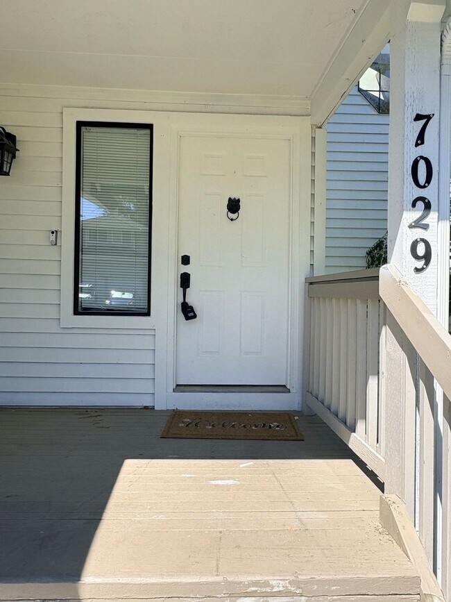 Building Photo - Bright and Spacious Newcastle Home -Open House Saturday the 27th 4:00-5:00