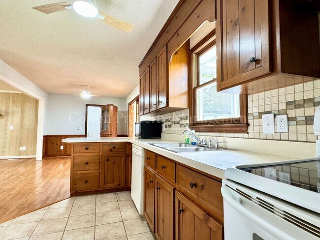 Building Photo - 307 Abbey Ln