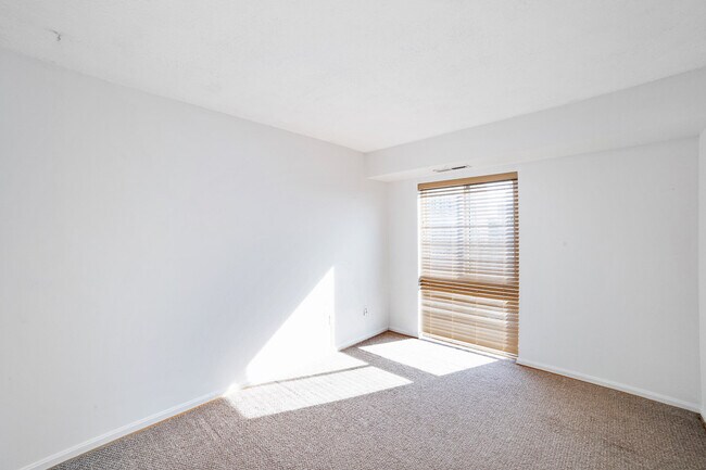 Building Photo - 6145 Edsall Rd