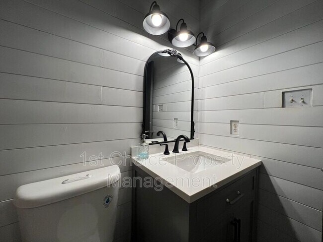 Building Photo - 7904 Fox Chase Dr