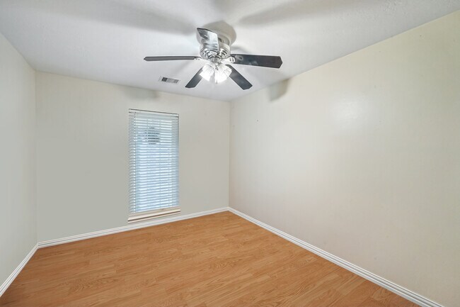 Building Photo - 2018 Westlake Rd