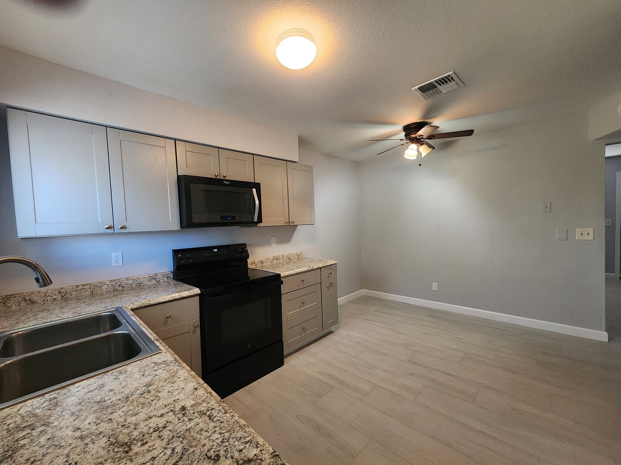 Building Photo - 143 S Doran