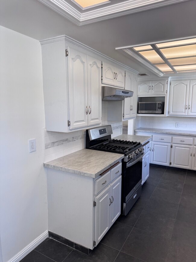 Kitchen - 5845 Sunfield Ave