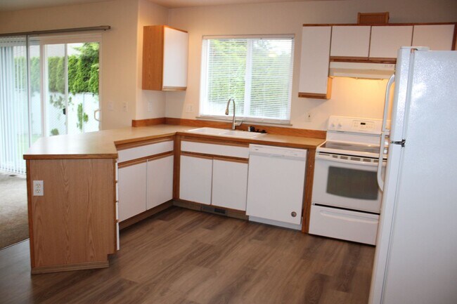 Building Photo - CM#5